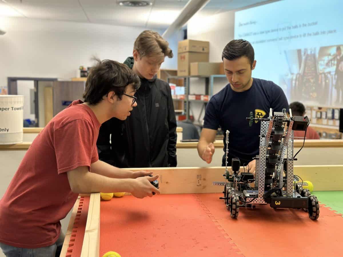 Yellowknife high school seeks to expand robotics program