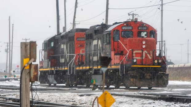 CN Rail signal workers give 72-hour strike notice