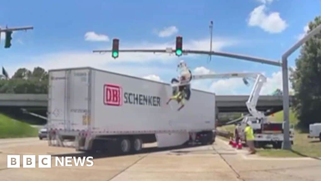 US electrical worker left dangling after being hit by truck