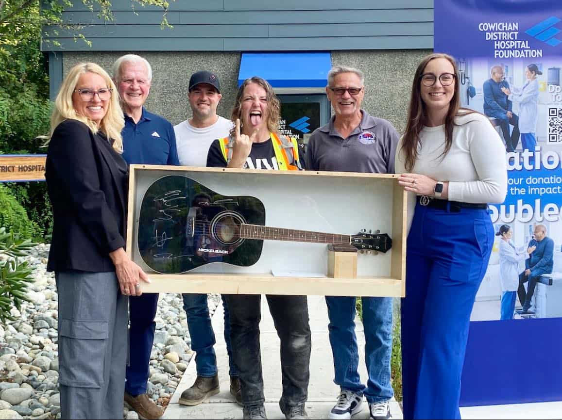 Big Rockstar winner of the signed Nickleback Guitar…
Sister Chelsea B. from Houl