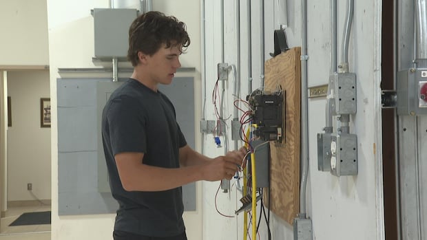 Program to help high-schoolers get into the skilled trades gets $826K in provincial cash