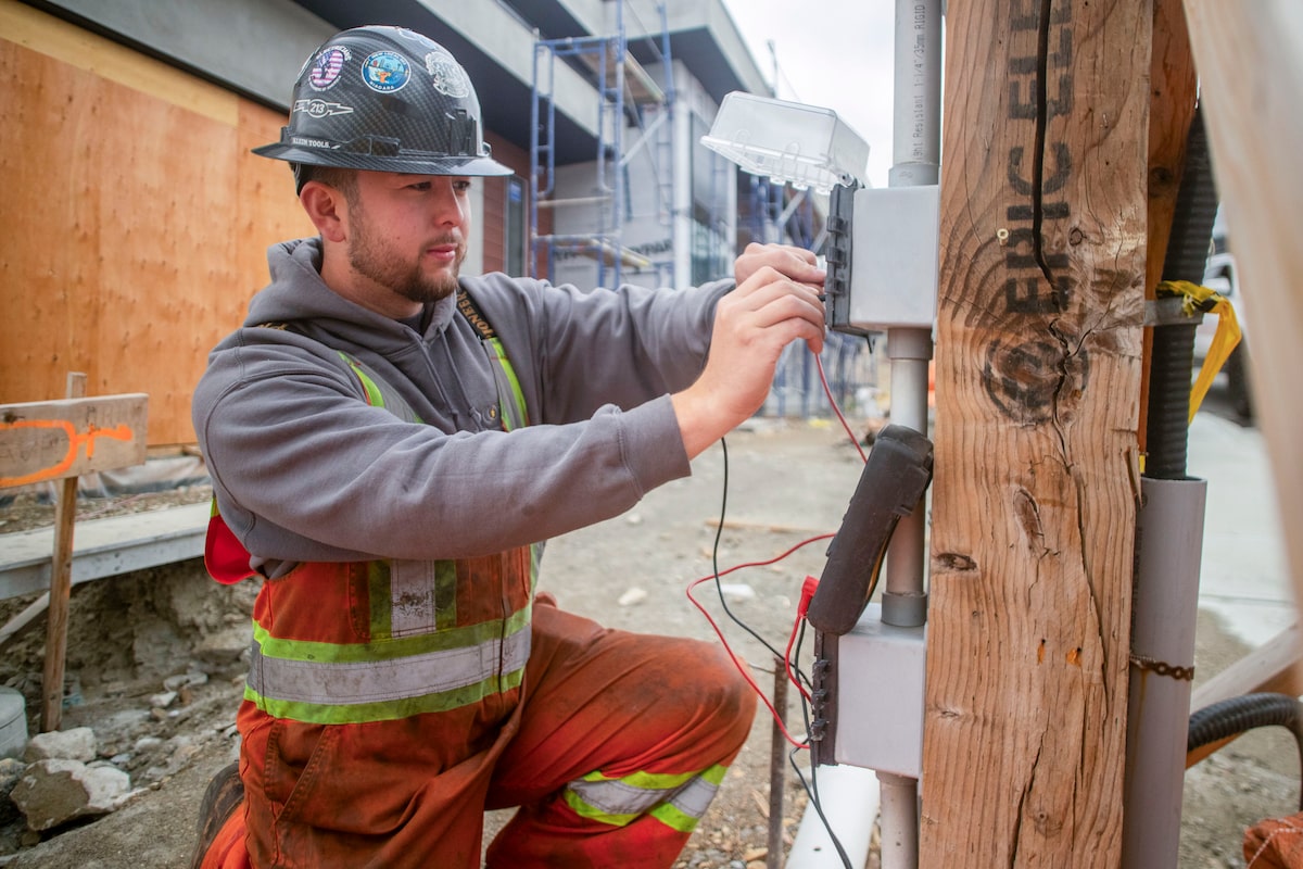 Why are so many trades apprentices struggling to complete their programs?